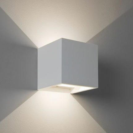 Ndriçues Muri LED 2 × 3W | IP65 | 3CCT |