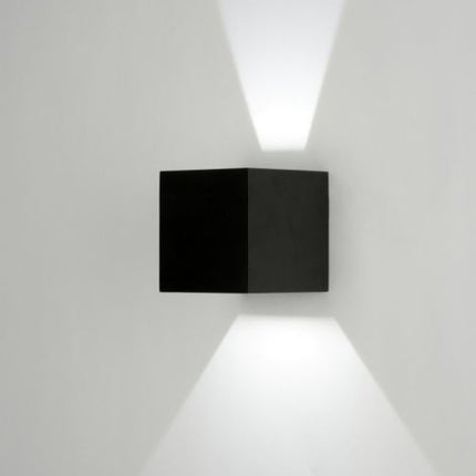 Ndriçues Muri LED 2 × 3W | IP65 | 3CCT |
